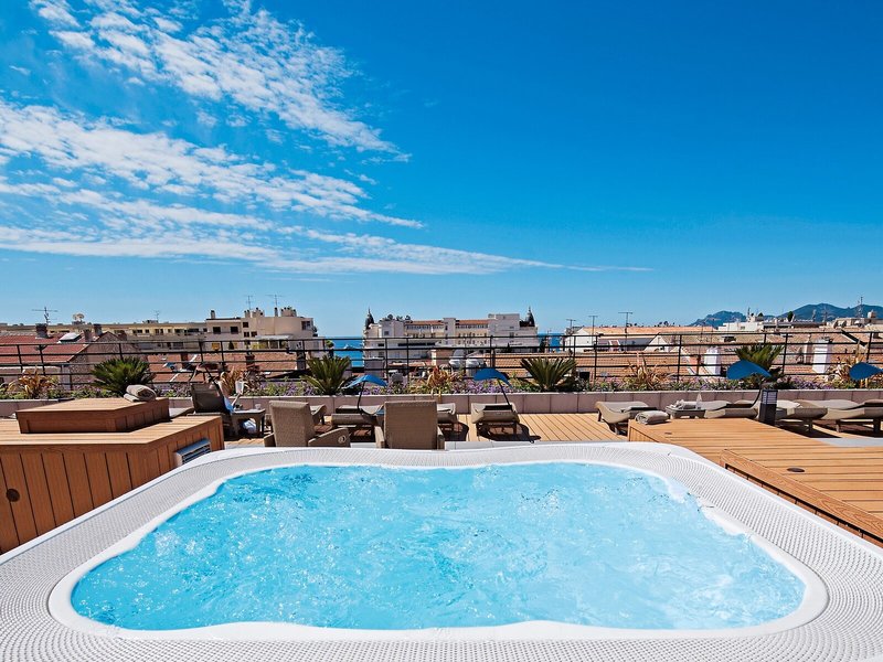 Best Western Plus Le Patio Des Artistes 8