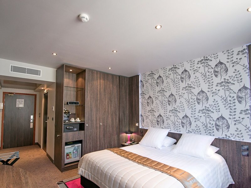 Best Western Plus Le Patio Des Artistes 39