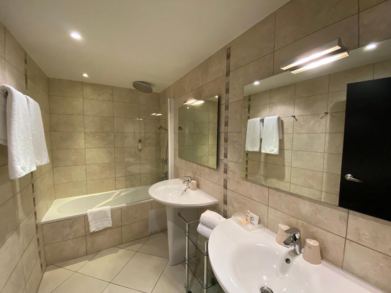 Best Western Plus Le Patio Des Artistes 48