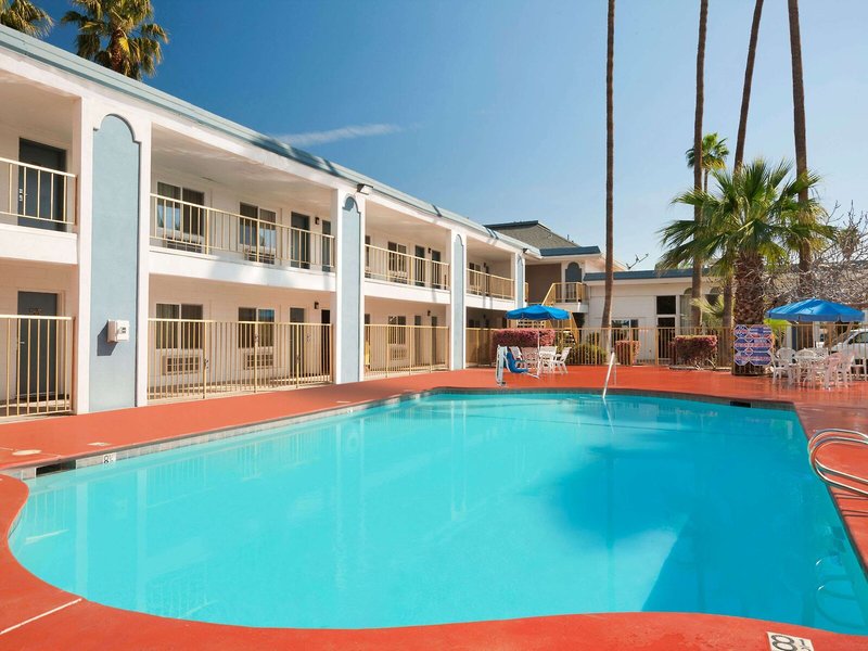 Travelodge Bakersfield 1