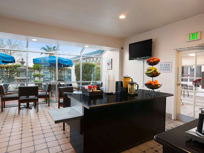 Travelodge Bakersfield 12