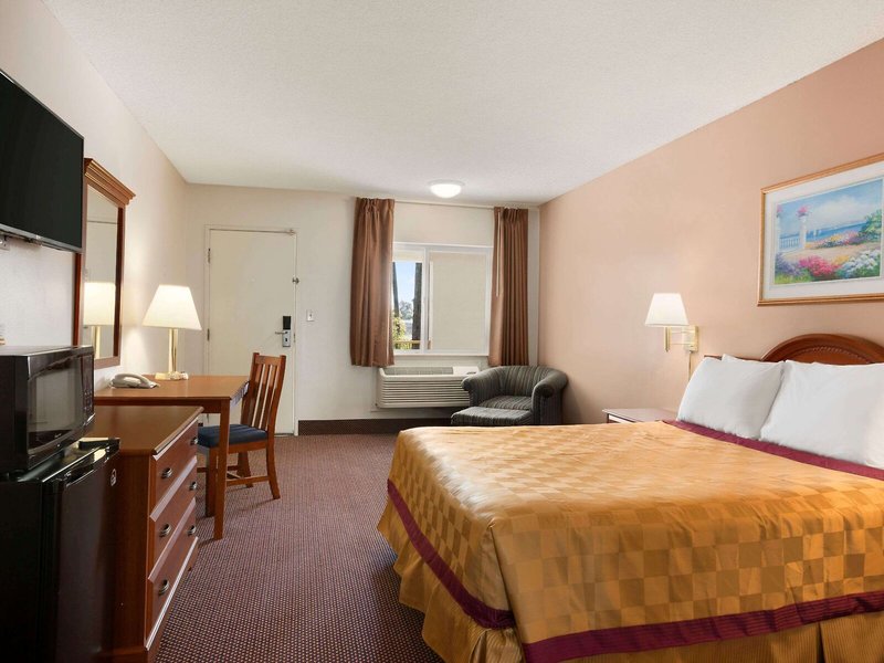 Travelodge Bakersfield 14