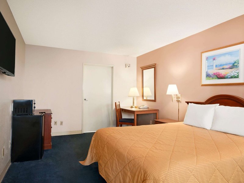 Travelodge Bakersfield 22
