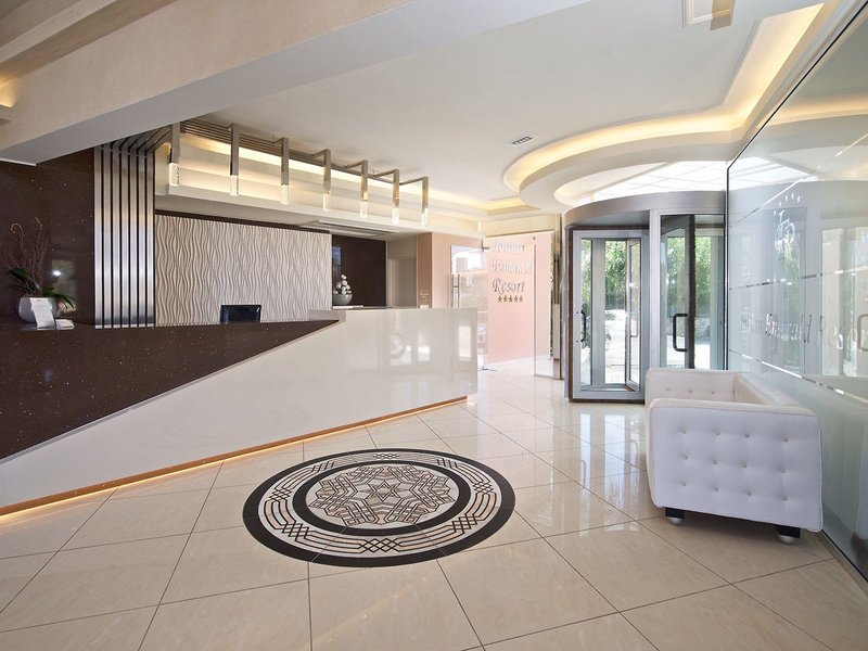 Ionian Emerald 19