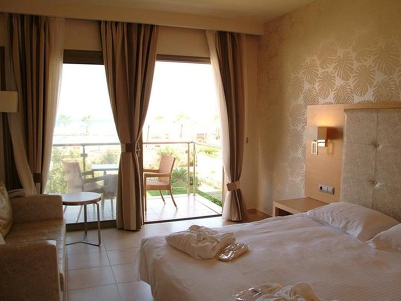 Ionian Emerald 30
