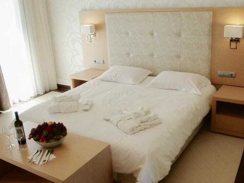 Ionian Emerald 32