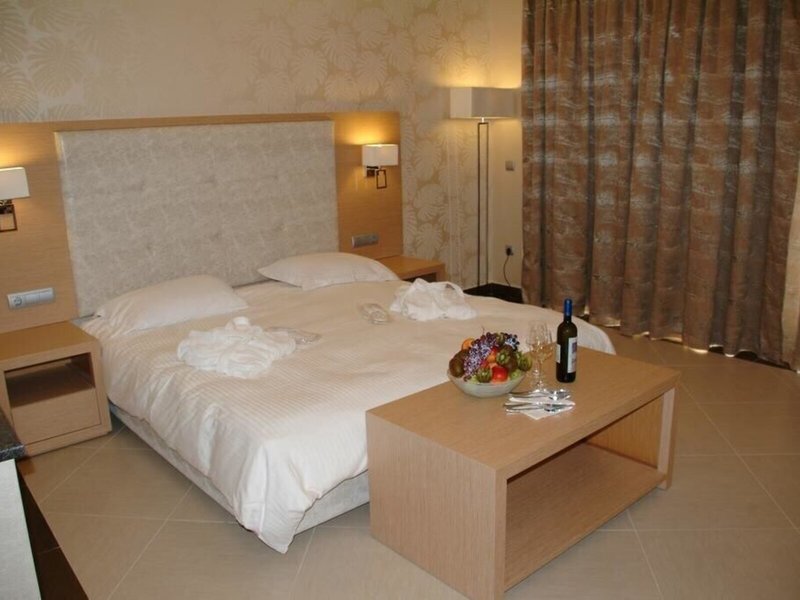 Ionian Emerald 37