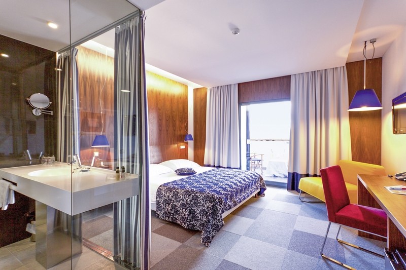 Hotel In 4