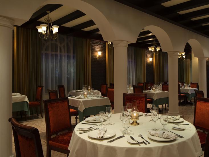 Radisson Blu Hotel, Muscat 2