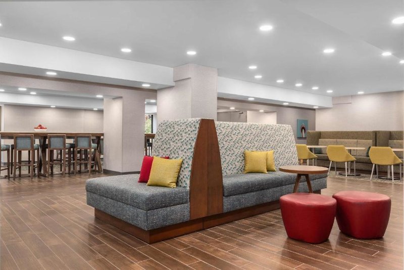 Hampton Inn & Suites by Hilton Toronto Downtown