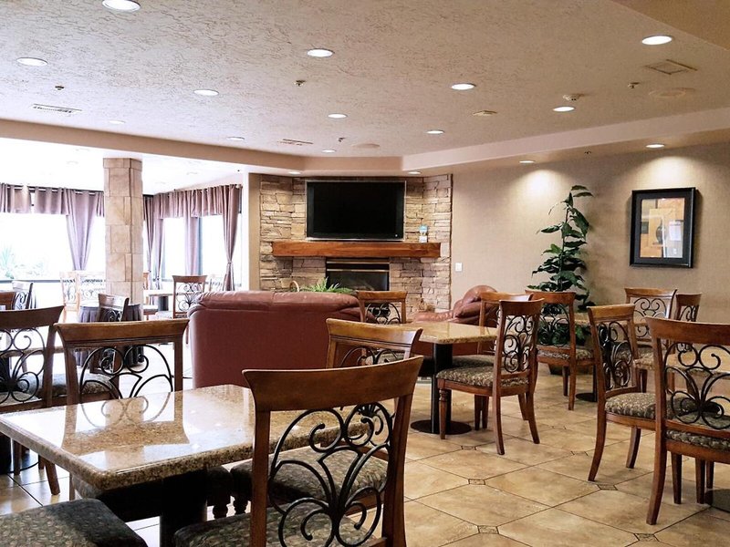 Ramada by Wyndham St George 9