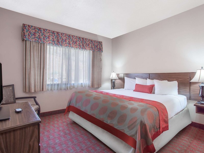 Ramada by Wyndham St George 13