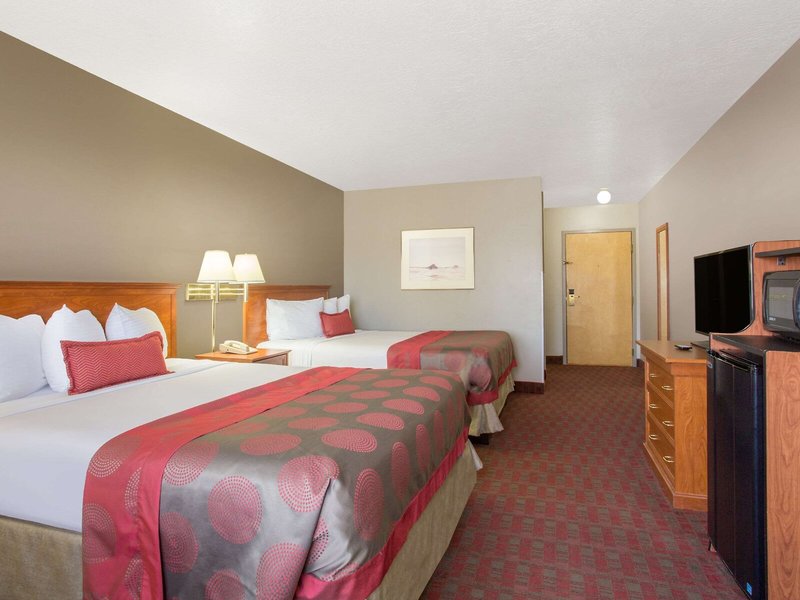 Ramada by Wyndham St George 18