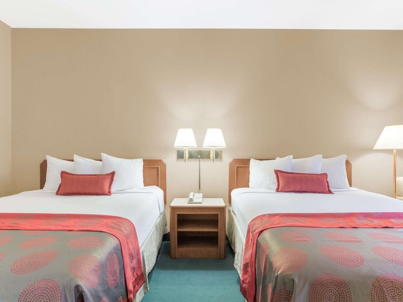 Ramada by Wyndham St George 21