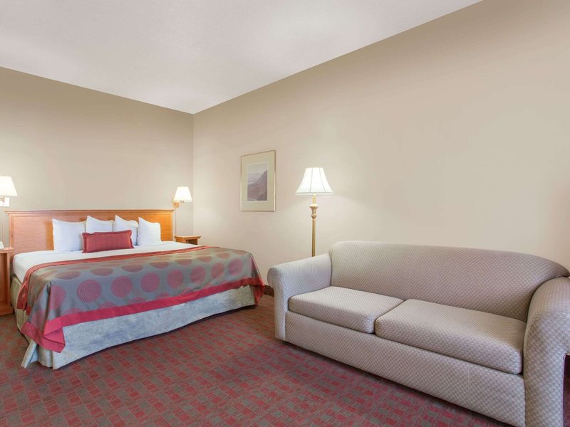 Ramada by Wyndham St George 22