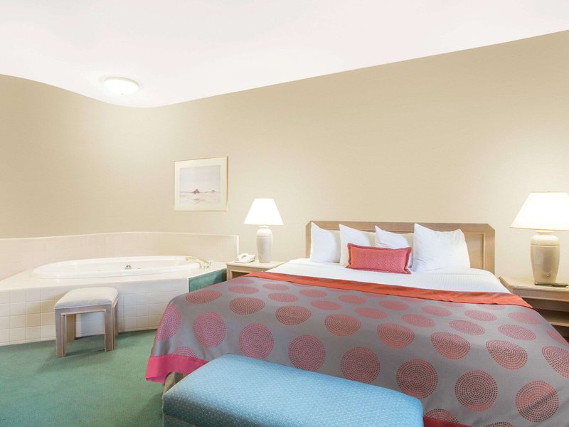 Ramada by Wyndham St George 23