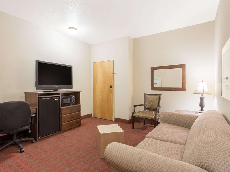 Ramada by Wyndham St George 25