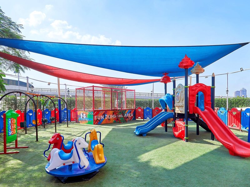 Ramses Hilton 33 - Family