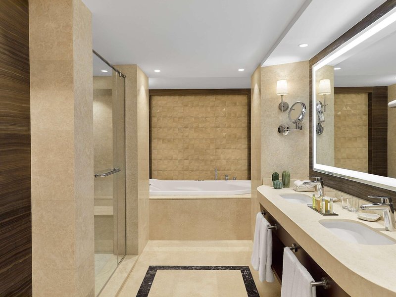 Ramses Hilton 49 - Bathroom Example