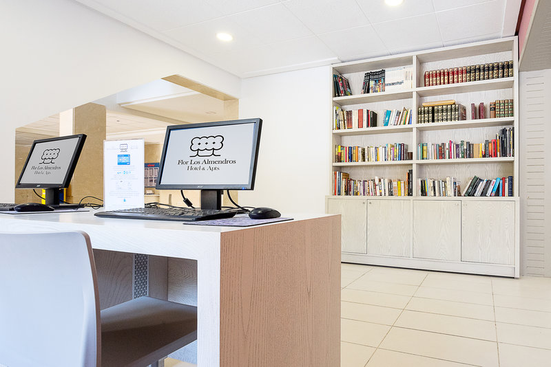 Flor Los Almendros Apartments 12