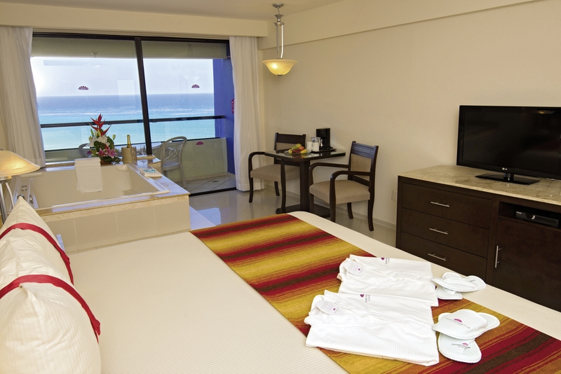 Crown Paradise Club Cancún 14