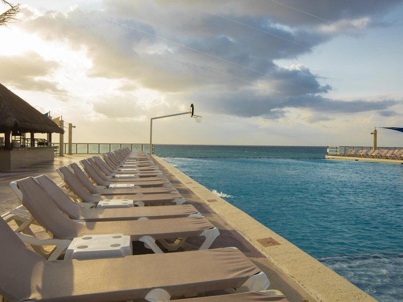 Crown Paradise Club 9