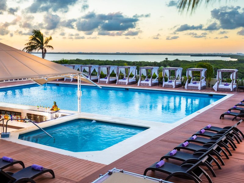 Crown Paradise Club 18