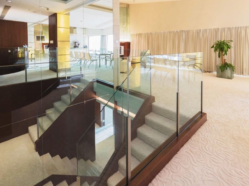 Regal Airport Hotel Hong Kong 6