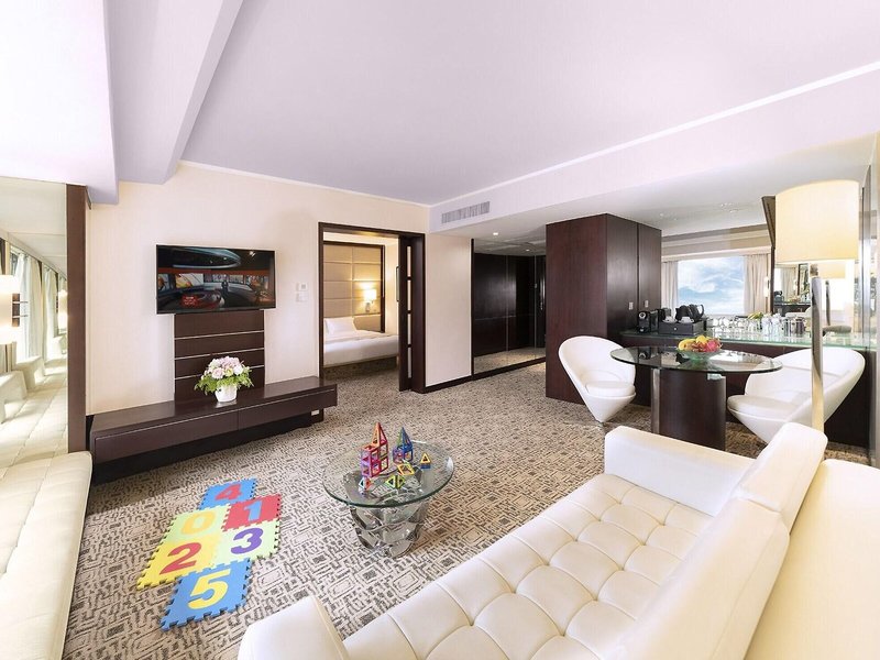 Regal Kowloon 28 - Room Example