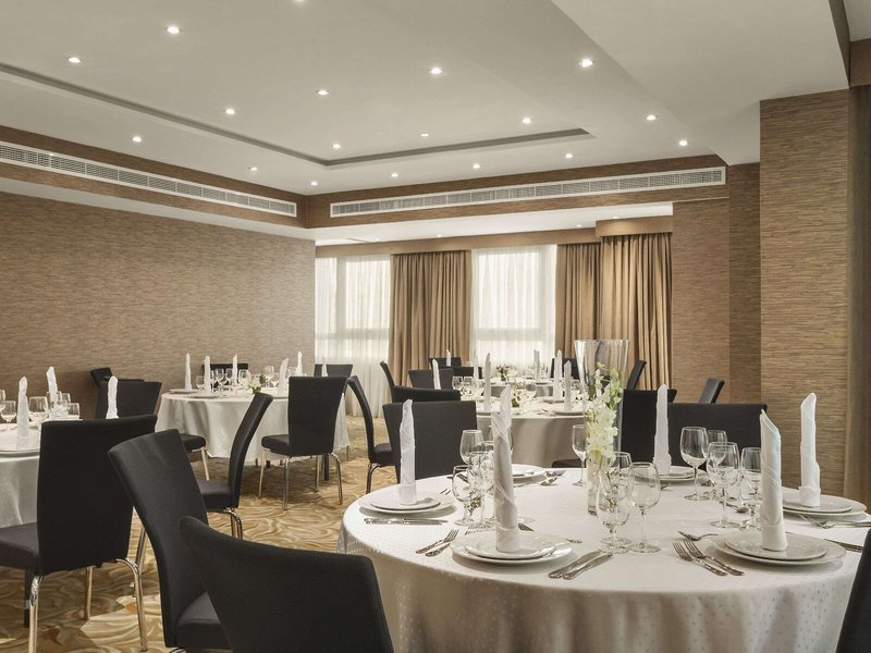 Hawthorn Suites by Wyndham Abu Dhabi City Centre 4 - Restaurant