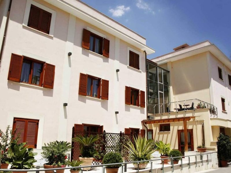 Hotel Diana 2