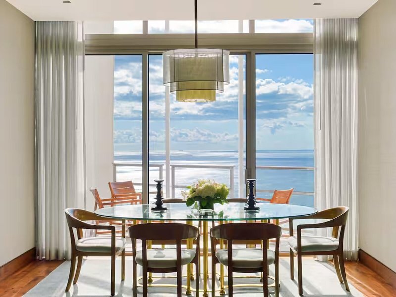 Trump International Hotel & Tower 30