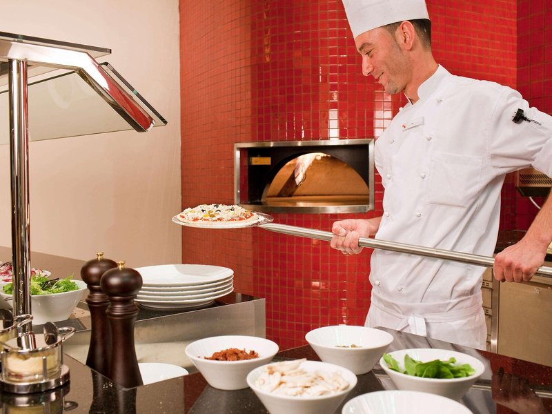 Novotel Suites Dubai Mall of the Emirates 18