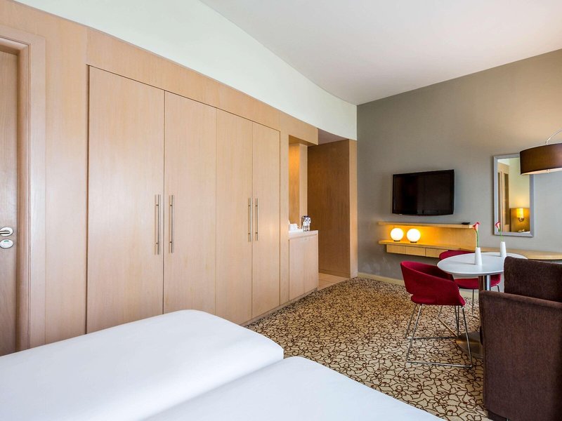 Novotel Suites Dubai Mall of the Emirates 33