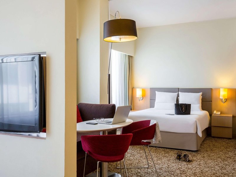 Novotel Suites Dubai Mall of the Emirates 40