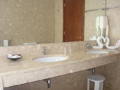 Gaivota 4 - Bathroom Example