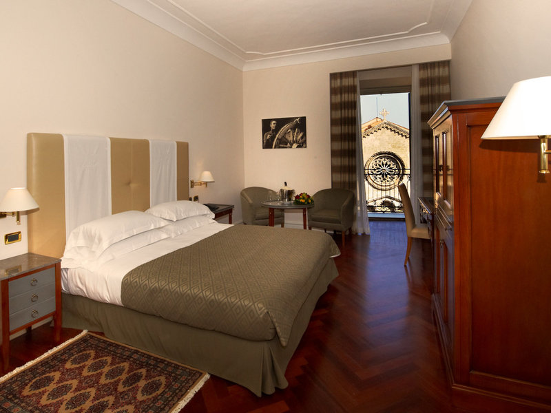 Grand Hotel Piazza Borsa 11