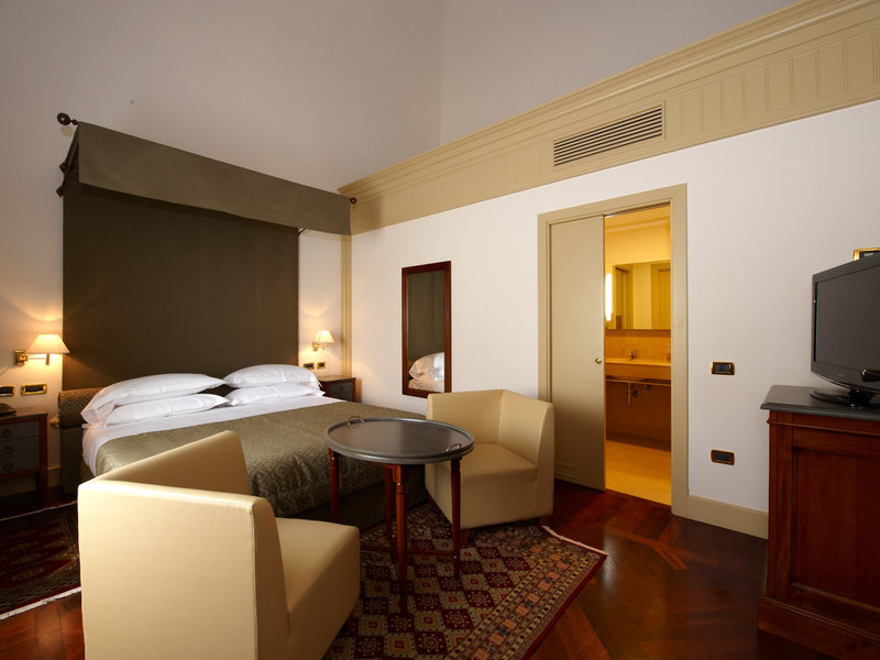 Grand Hotel Piazza Borsa 12