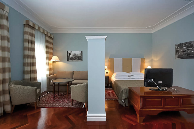 Grand Hotel Piazza Borsa 12