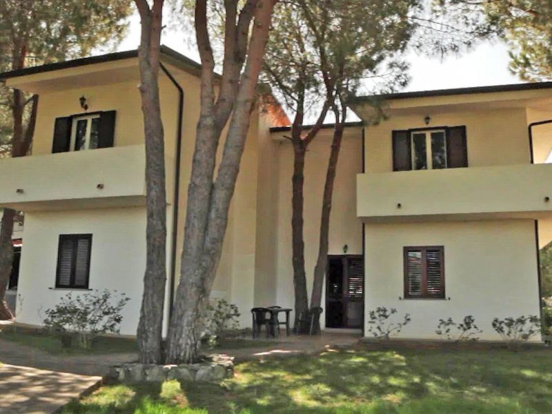 Villaggio Pineta Petto Bianco 1