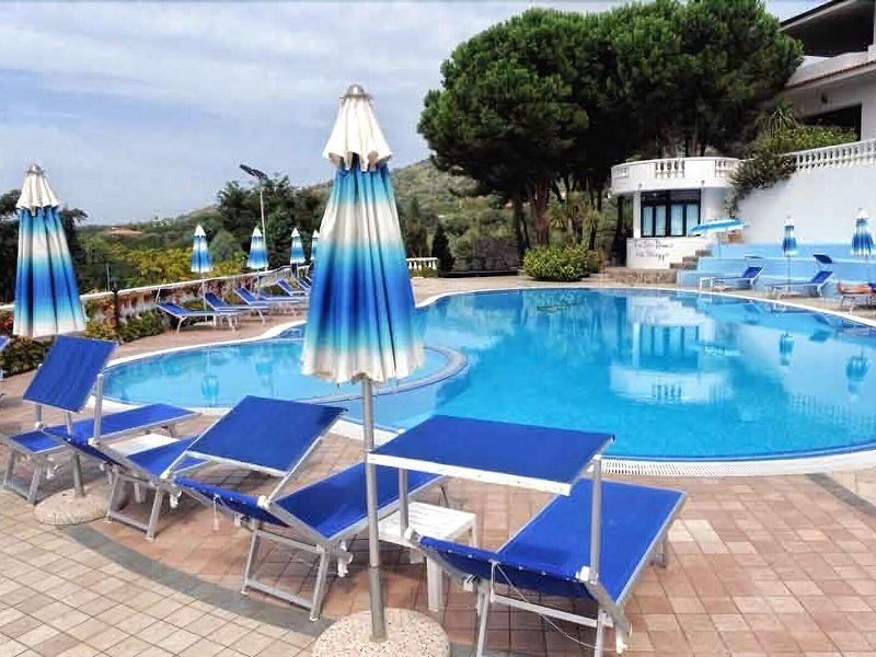 Villaggio Pineta Petto Bianco 11