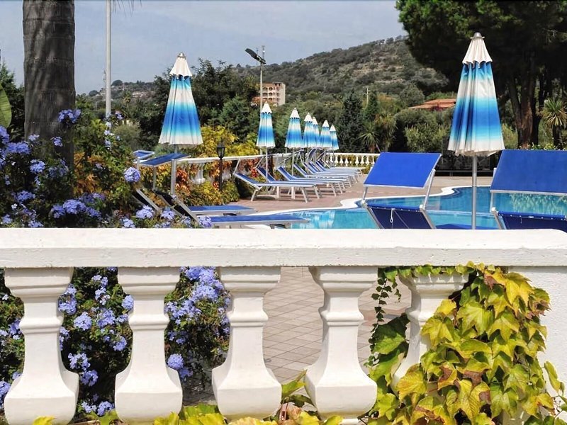 Villaggio Pineta Petto Bianco 19