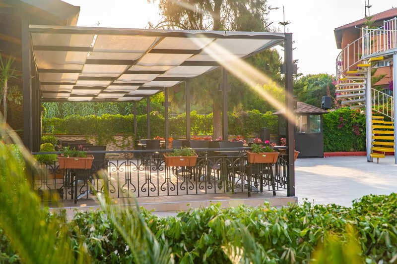 Clover Magic Park Beach Hotel 10