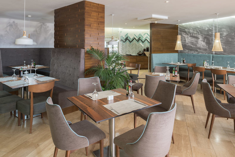 Pearly Grey Ocean Club 7