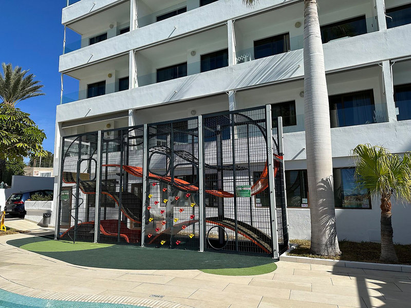 Pearly Grey Ocean Club 14