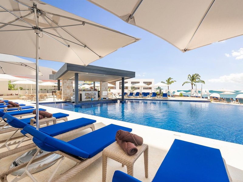 Royalton CHIC Antigua 6