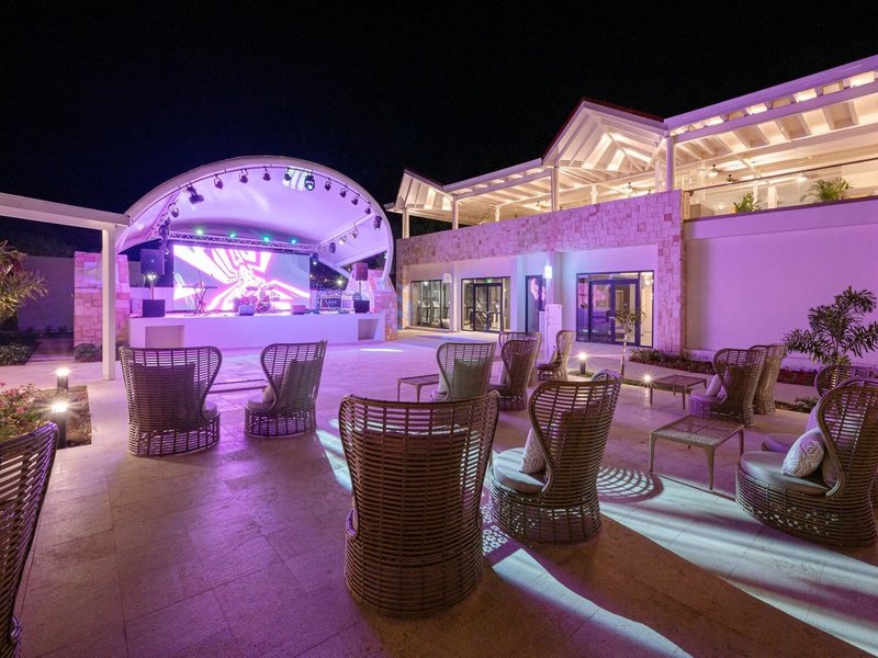 Royalton CHIC Antigua 32