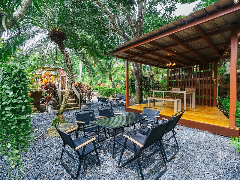 Thai Modern Resort 37