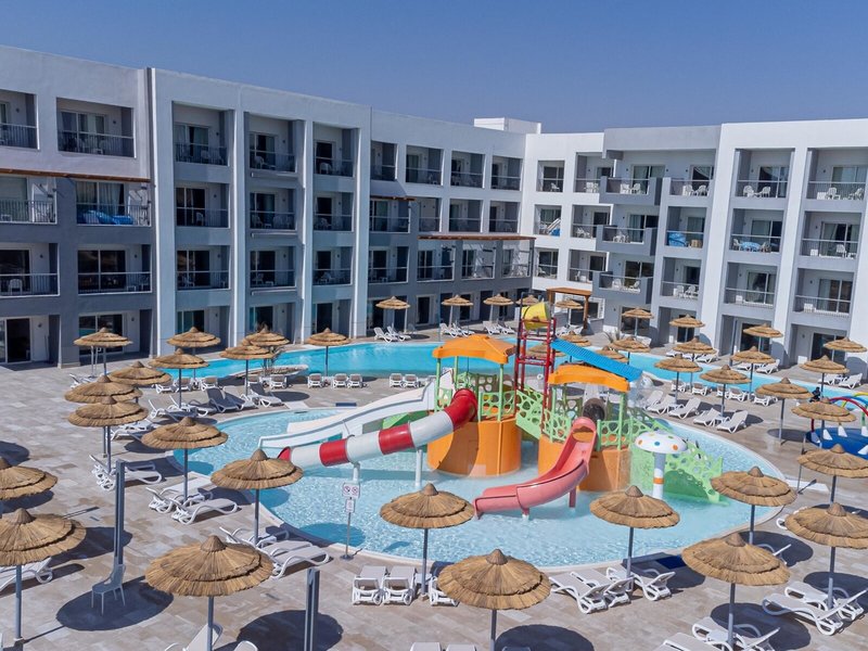 Amwaj Blue Beach Resort & Spa 35