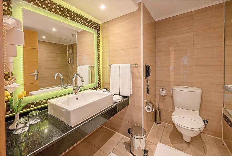 Albatros Beach Club 21 - Bathroom Example